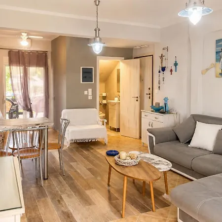 Turquoise Orchid Family With Veranda, Kallithea Apartment *